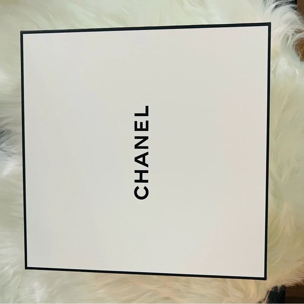 CHANEL gift box
